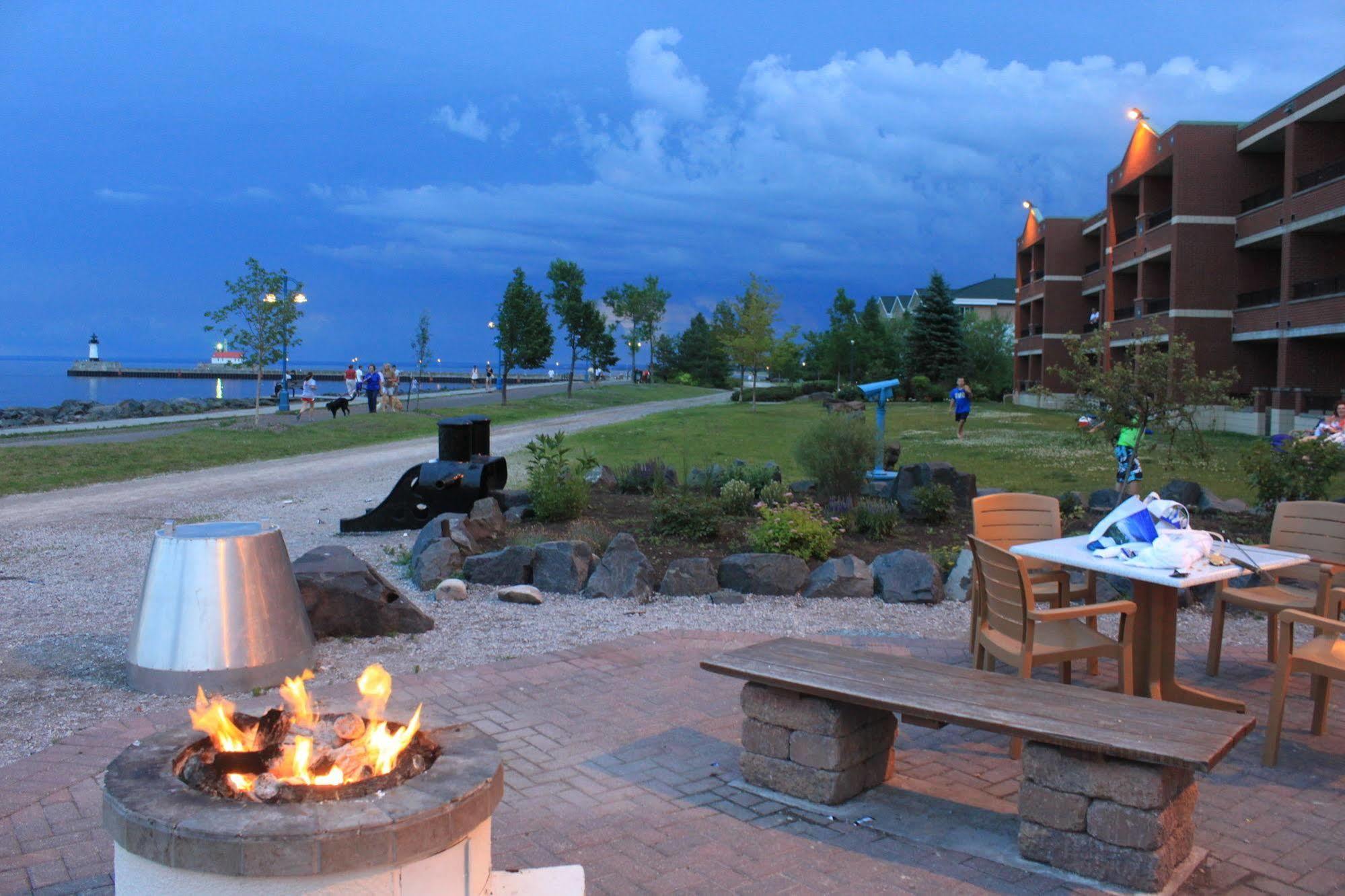 The Inn On Lake Superior 덜루스 외부 사진